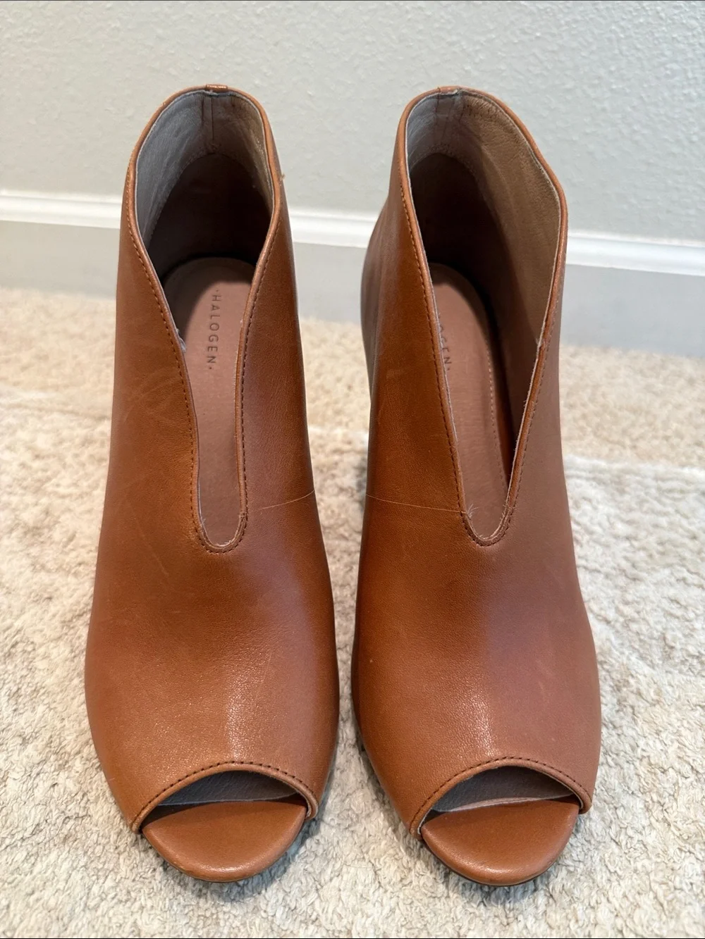 Halogen Katrina Leather Ankle Booties Size 8.5M Deep-V Vamp Peep-Toe STUNNING!